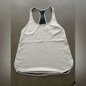 Lululemon gray top size 4 NWOT